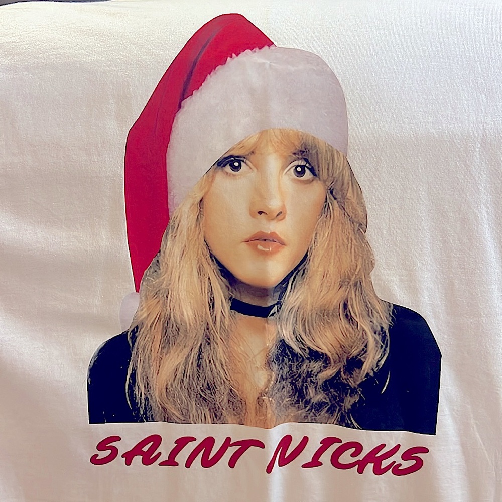 NWOT 🎄 “SAINT NICKS” STEVIE NICKS SANTA HAT CHRISTMAS HOLIDAY TSHIRT Women’s XL - Picture 4 of 7